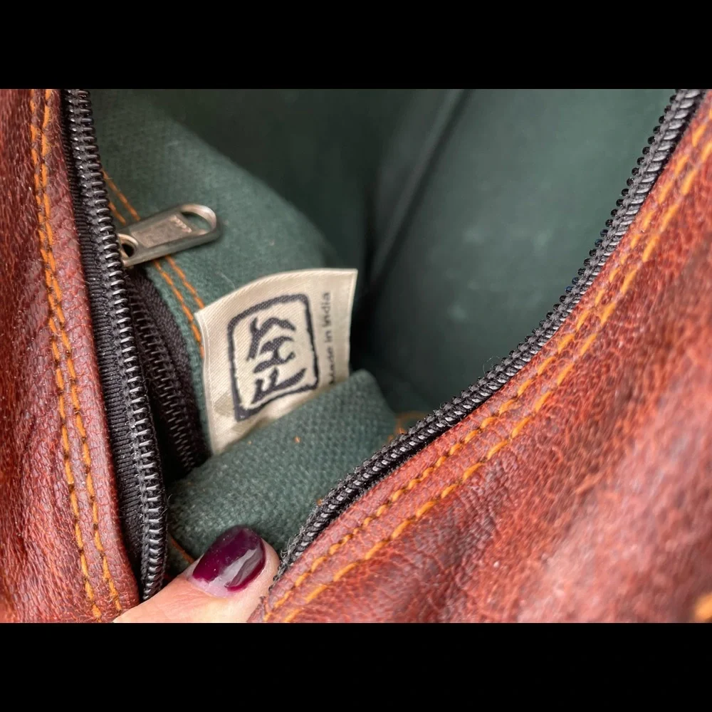 Vintage leather satchel from India - Picture 12 of 12